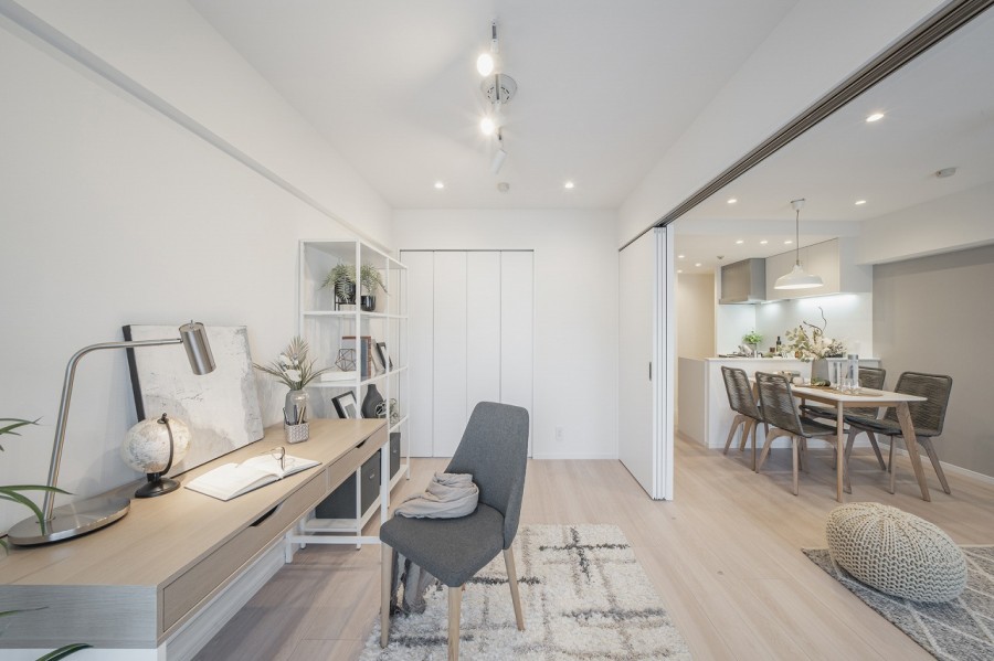 洋室3はバルコニーに接続する開放空間です。引き戸を開放し拡張リビングとして使ったり、来客時は引き戸を閉めてプライベート空間を隠したり、フレキシブルにお使いいただけます。