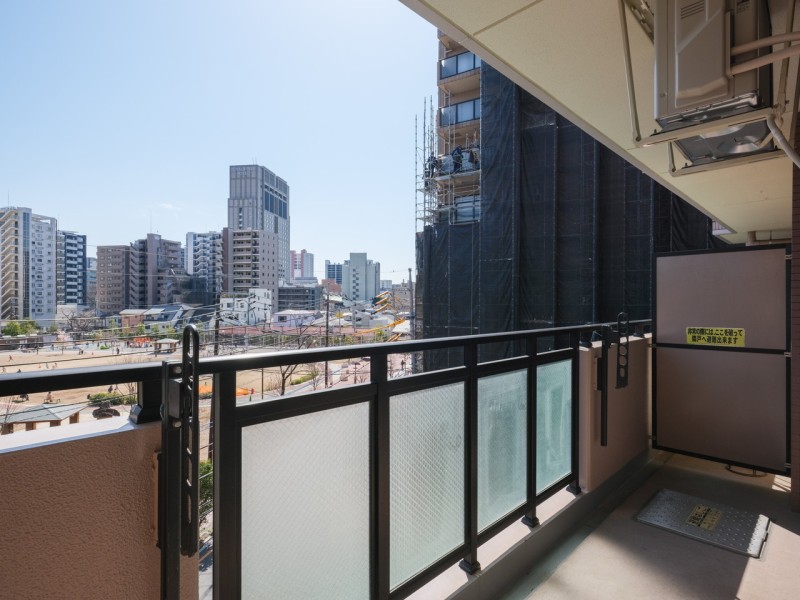 心地よい陽光を取り込み、空間をゆるやかに紡ぐバルコニーです。爽やかな風が感じられるリフレッシュにぴったりな空間です。