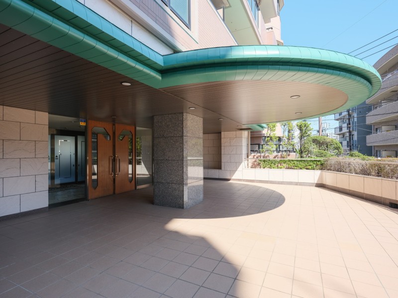 『浦和』駅が徒歩圏の交通至便な立地！駅前には暮らしを潤す多彩な生活至便施設が充実しています。