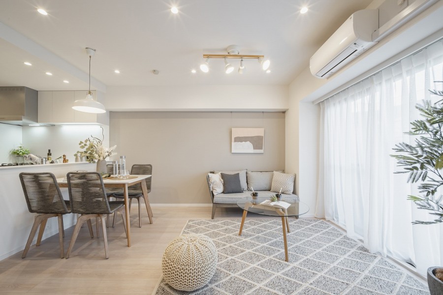 LDには床暖房を敷設しています。東南向きの窓から心がほっとするような明るい自然光が差し込み、穏やかな毎日をお過ごしいただける空間です。