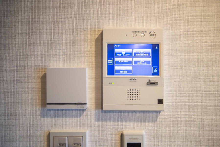 ◆TVモニター付インターホン◆訪ねてきた相手をモニター越しに確認でき、防犯対策に役立ちます。インターホン越しに話をすることが可能です。