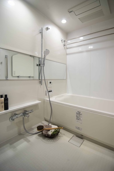 浴槽・洗い場共にゆとりがあり、一日の疲れをしっかりと癒すバスルームです。ゆったりしたバスタブで毎日のお風呂時間を心行くまで楽しめます。