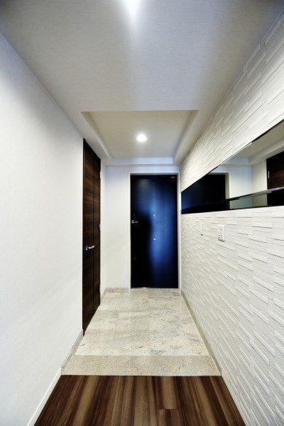 高級感のある三和土、折り上げ天井、鏡が印象的な玄関スペースが、家族やお客様を気持ちよく迎えてくれます。ペット飼育可能ですので、大切な家族と一緒に暮らせます。