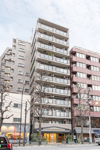 羨望の地『港区西麻布2丁目』に佇むマンションです。4駅4路線利用可能で、『六本木』『広尾』『表参道』が徒歩圏の利便性・住環境に優れた立地です。