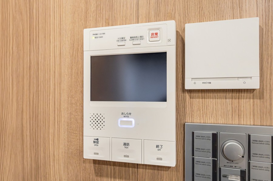 ◆TVモニター付インターホン◆訪ねてきた相手をモニター越しに確認でき、防犯対策に役立ちます。インターホン越しに話をすることが可能です。