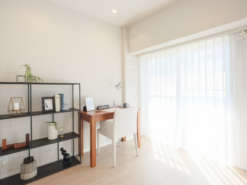 洋室2は扉の開閉次第で個室として、拡張リビングとして、フレキシブルにお使いいただけるお部屋です。