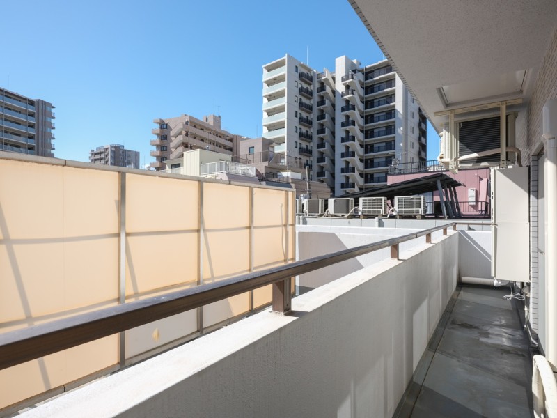 約11m²の開放感のあるバルコニーです。穏やかな自然光に包まれる空間なので、リフレッシュして日々をアップデートできそうです