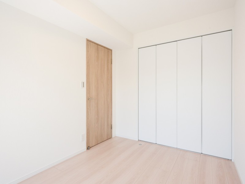 間口の広いクローゼットが備わっているため、居住スペースを広々とお使いいただけます。