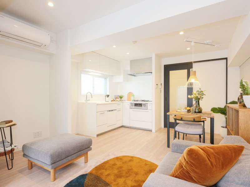 窓から注ぐ光に満たされて、心地よいリビングダイニングキッチンです。『日常』という大切な時間を豊かに、快適にお過ごしいただける空間です。