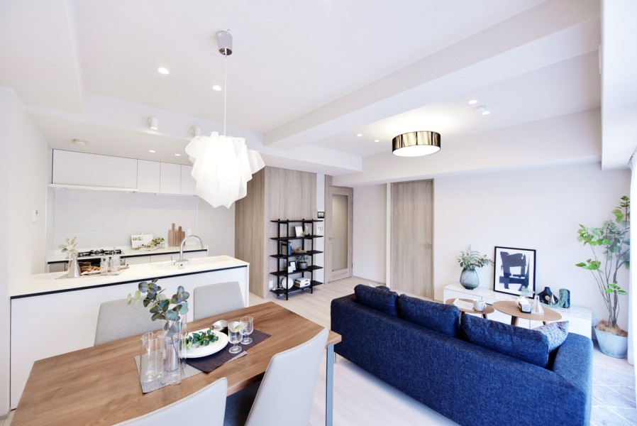 約15帖のLDKはどんな家具とも馴染みやすい内装になっています。毎日の暮らしの中で、ゆったりとこころを休めることができる癒しの空間になりそうです。