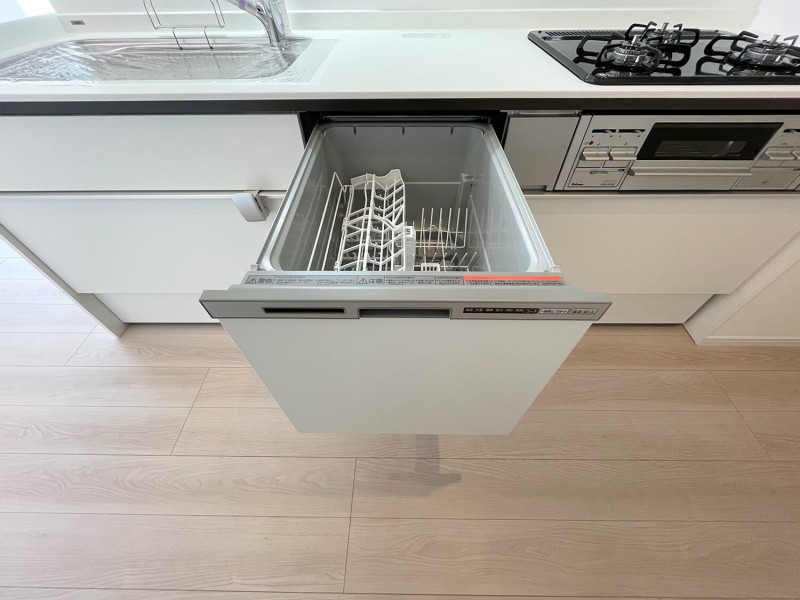 ◆食器洗浄乾燥機◆家事の時間を短縮できる優れもの。さらに節水・節約を同時に行うことができるので、大変人気があり重宝します。