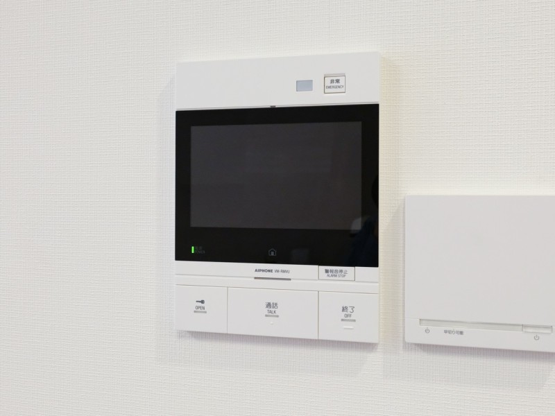 ◆TVモニター付インターホン◆訪ねてきた相手をモニター越しに確認でき、防犯対策に役立ちます。インターホン越しに話をすることが可能です。