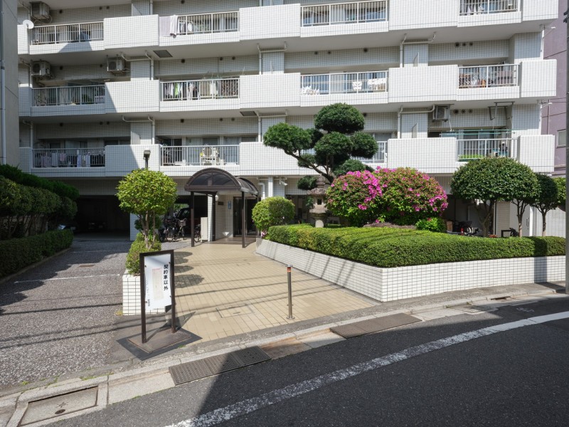 定期的なメンテナンスが行われ綺麗に保たれたエントランスです。2019年に共用部大規模修繕工事実施済です。