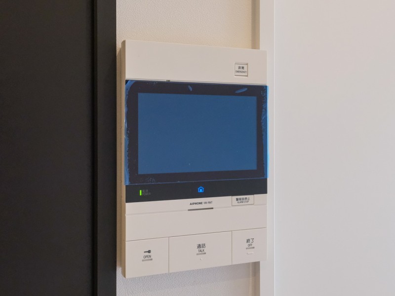 ◆TVモニター付インターホン◆訪ねてきた相手をモニター越しに確認でき、防犯対策に役立ちます。インターホン越しに話をすることが可能です。