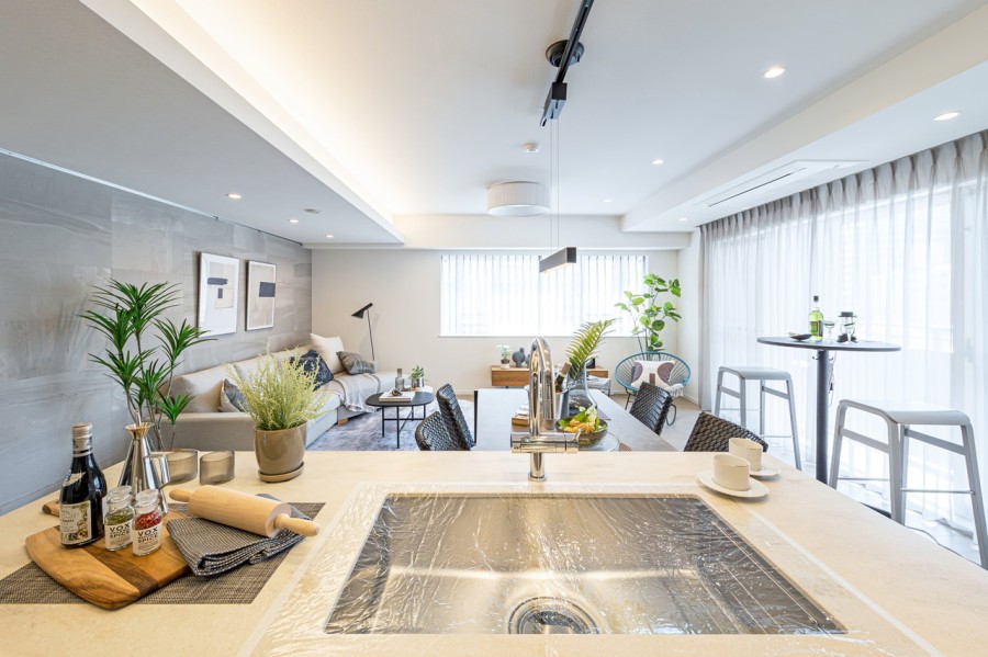 存在感のあるアイランドキッチンは、家族やゲストとコミュニケーションをとりながら楽しく料理ができます。