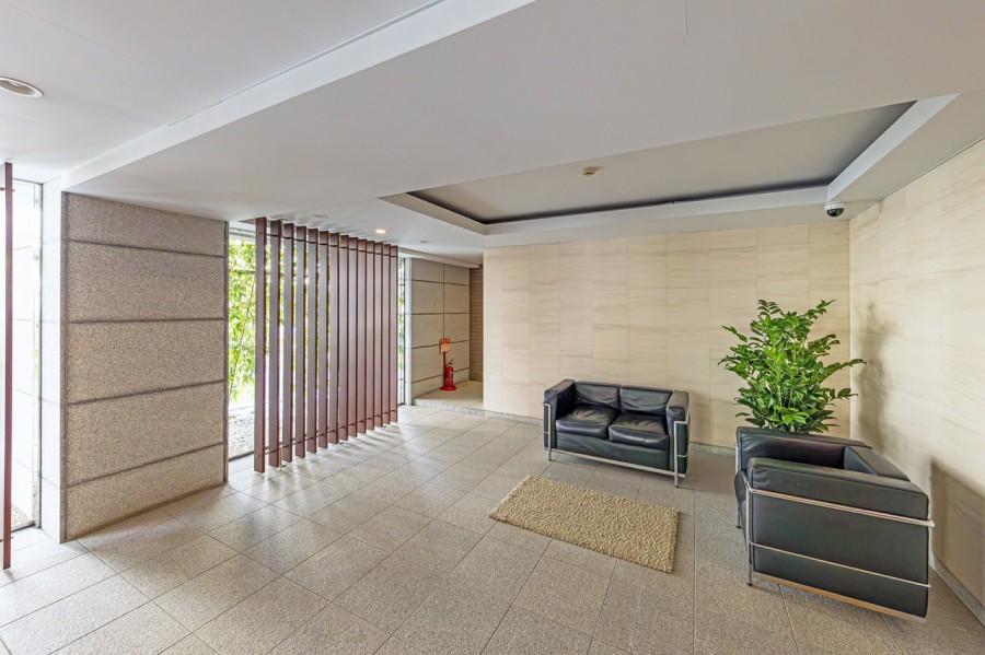 高級感と気品が溢れるエントランスホールです。モダンで清潔感漂う共用部が、明日への活力を与えてくれるマンションです。