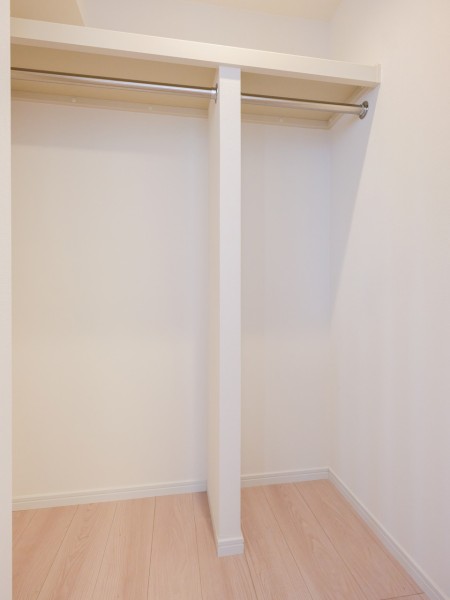 洋室2にも頼もしい収納力を持つウォークインクローゼットを備え付けました。