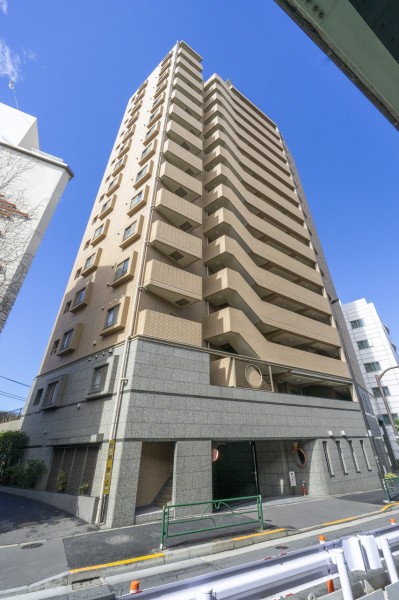 10路線利用可能な『渋谷』駅が徒歩圏内の好立地。充実の周辺商業施設と交通の利便性を兼ね備えたマンションです。