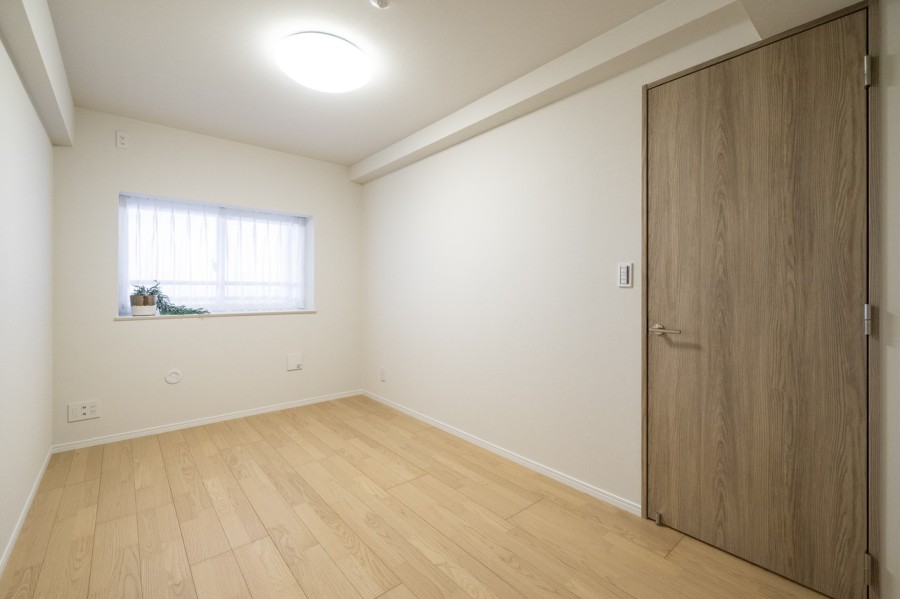 約6.8帖の洋室1は主寝室にぴったりなお部屋です。過ぎゆく時間をのびやかに感じ、プライべート時間を満喫できそうです。