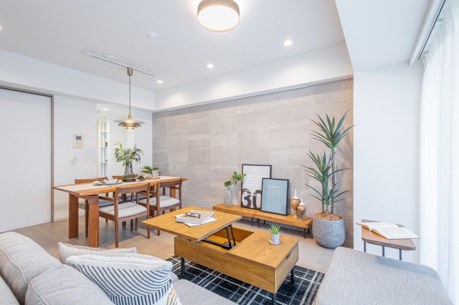 心地よい時間が流れるお部屋は、毎日が忙しいあなたもほっと一息つける安らぎの空間です。床暖房を敷設したので、寒い冬でも足元からじんわり温もりを感じます。