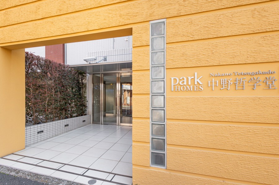 周辺にはスーパーなどの買い物施設やクリニック、教育施設が充実しているため、暮らしやすい住環境が整っています。