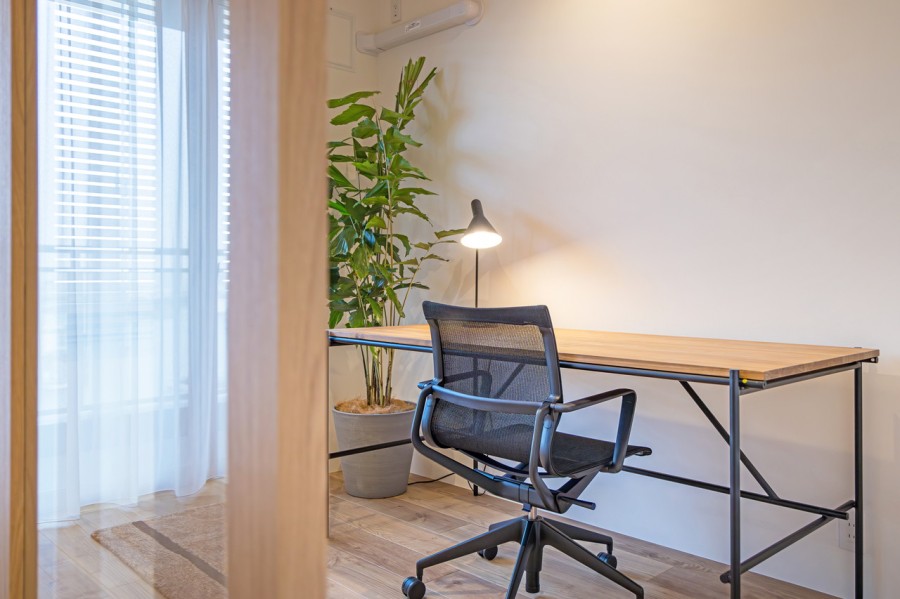 洋室3はリビングとガラス戸で隣接したお部屋です。シームレスでノイズレスな開放空間は、扉の開閉でフレキシブルにお使いいただけるお部屋です。