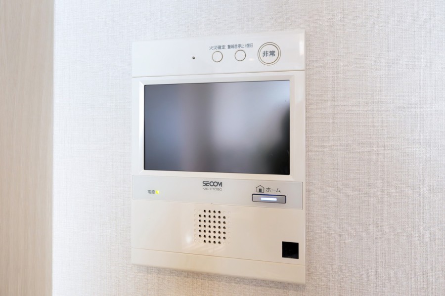 ◆TVモニター付インターホン◆訪ねてきた相手をモニター越しに確認でき、防犯対策に役立ちます。インターホン越しに話をすることが可能です。