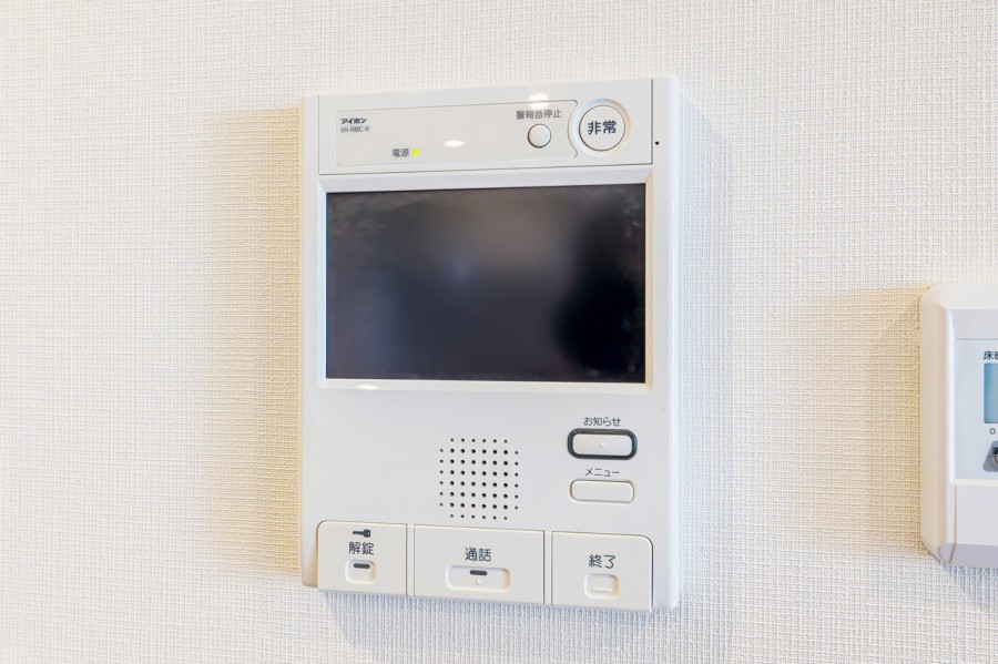◆TVモニター付インターホン◆訪ねてきた相手をモニター越しに確認でき、防犯対策に役立ちます。インターホン越しに話をすることが可能です。