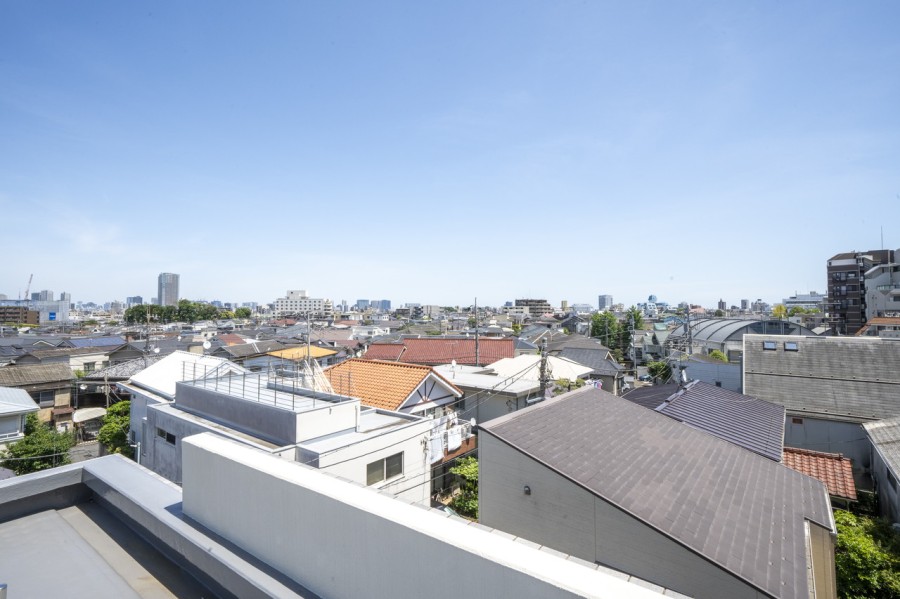 開放的な眺望を楽しむことができます。のびやかに広がる空が日常になり、至福の時間に包まれる住まいです。