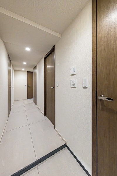 ぬくもりを感じる気品溢れる廊下です。大切なご家族の「ただいま」「おかえり」が行き交う心温まる空間です。