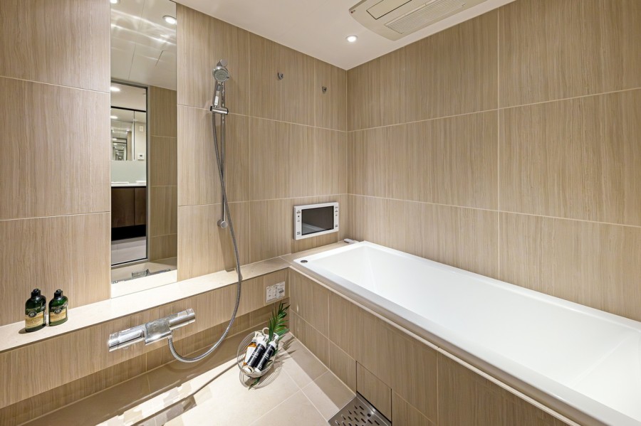 毎日のバスタイムを贅沢に、豊かにしてくれるバスルームです。ゆったりとくつろげる空間で、身体も心も癒されます。暖房・換気・乾燥機能付きで1年中快適です