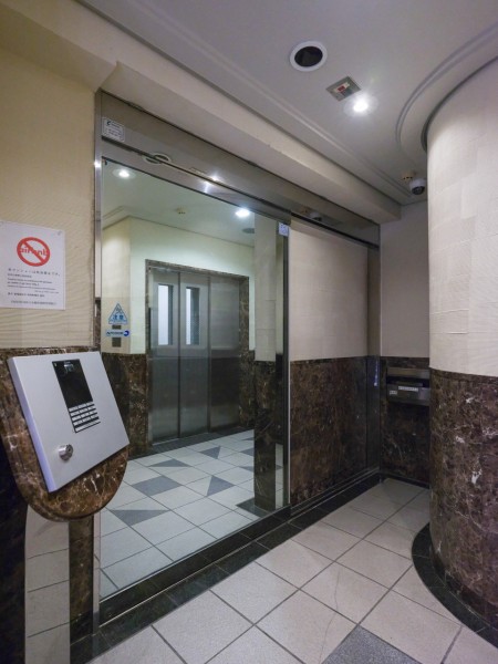 ◆オートロック◆居住者以外の侵入を拒み、不審者や不要なセールスを撃退することができます。安心感を得られるのも大きなポイントです