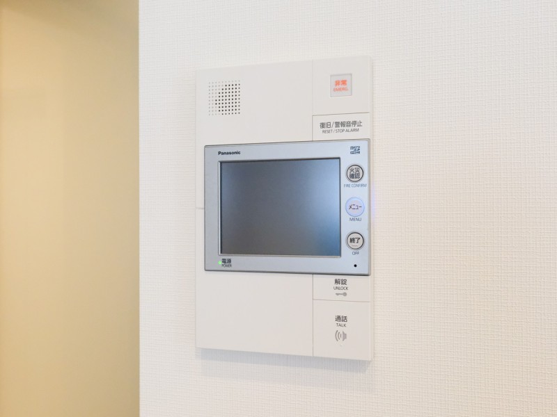 ◆TVモニター付インターホン◆訪ねてきた相手をモニター越しに確認でき、防犯対策に役立ちます。インターホン越しに話をすることが可能です。