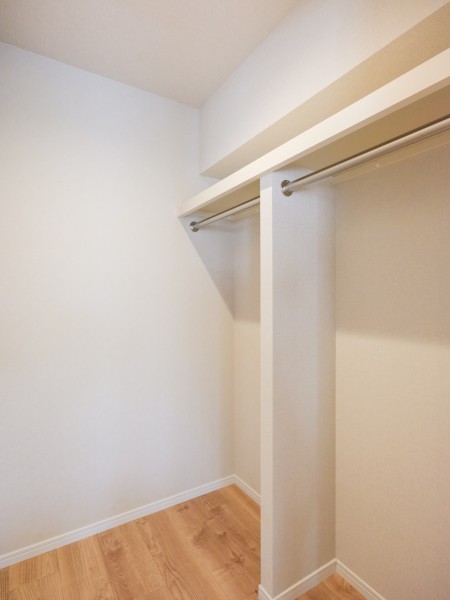 洋室3にも、約1.4帖のウォークインクローゼットを備え付けました。