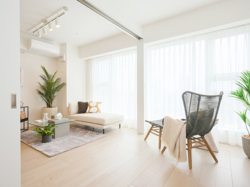 リビングに隣接する、明るい洋室3です。普段は引き戸を開放し拡張リビングとして使ったり、来客時は引き戸を閉めてプライベート空間を隠したり、フレキシブルにお使いいただけます。