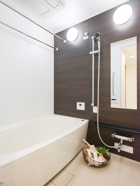 毎日のバスタイムを贅沢に、豊かにしてくれるバスルームです。ゆったりとくつろげる空間で、身体も心も癒されます。