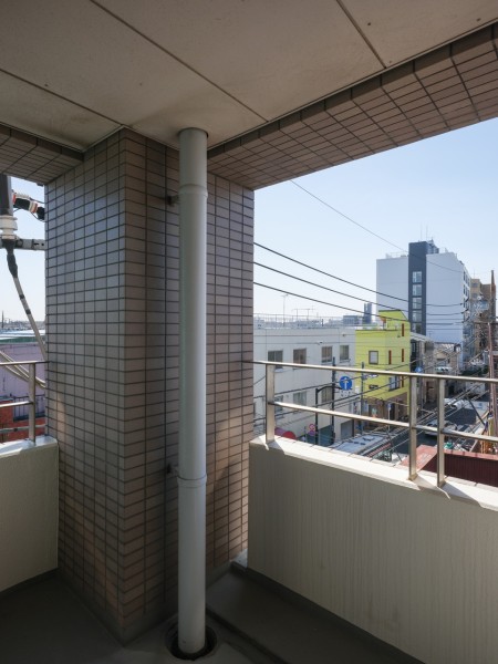 南向きのバルコニーです。暮らしの中で大切な光と風を演出してくれる居心地の良い空間です。