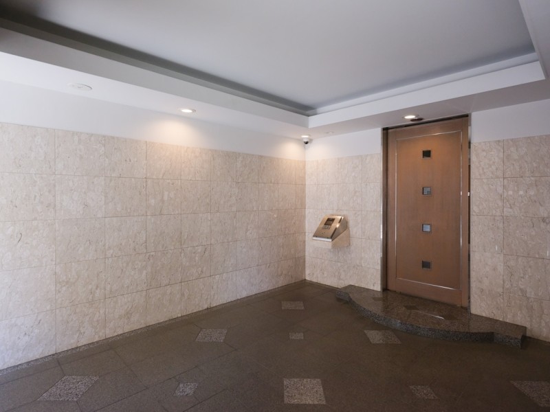 ◆オートロック◆居住者以外の侵入を拒み、不審者や不要なセールスを撃退することができます。安心感を得られるのも大きなポイントです。