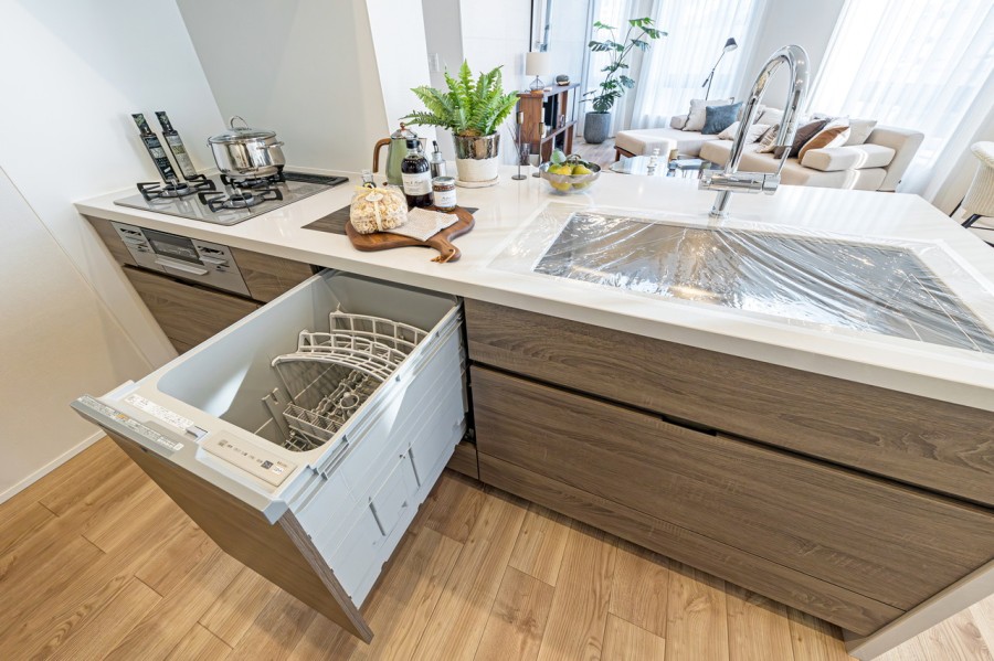 ◆食器洗浄乾燥機◆家事の時間を短縮できる優れもの。さらに節水・節約を同時に行うことができるので、大変人気があり重宝します。