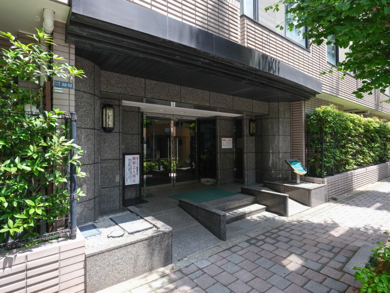 南東向きで採光の取れたバルコニーです。爽やかな風が感じられるリフレッシュにぴったりな空間です。