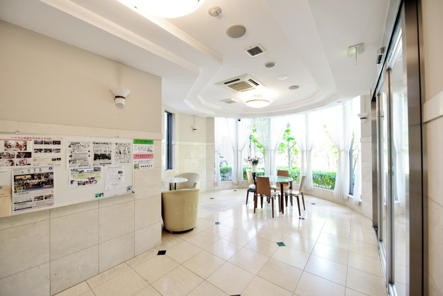 共用部分もいつもきれいに保たれており、管理体制良好です。宅配ボックス完備で、留守がちなご家庭でも宅配便の受け取りが便利です。