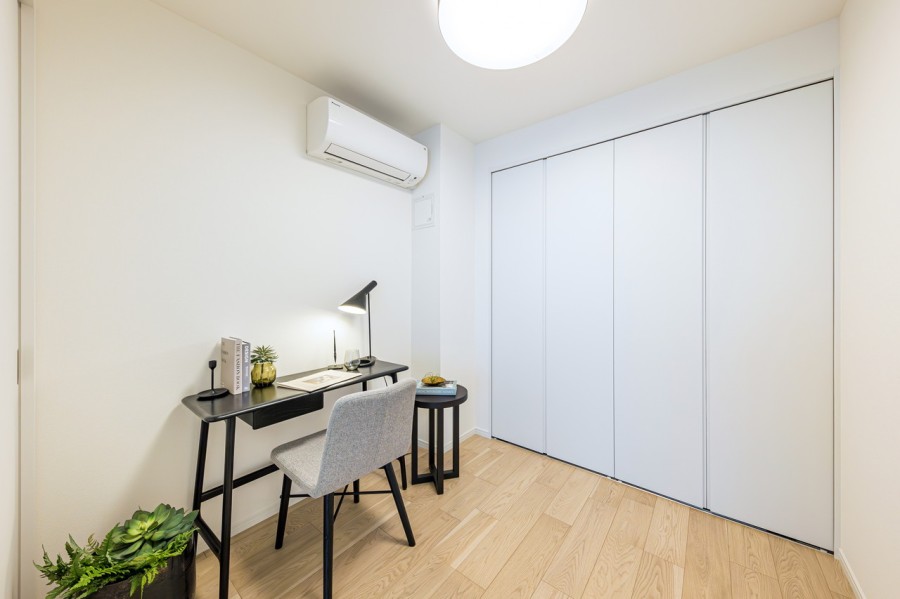 リビングに隣接する洋室3はテレワークや作業スペースとしてもぴったりなお部屋です。