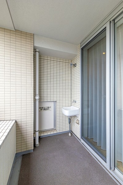 ◆スロップシンク◆ちょっとしたガーデニングを楽しみたい方も、鉢植えやプランターなどの水やりが簡単にできます。靴や雑巾といった洗い物も気兼ねなく洗えますね。