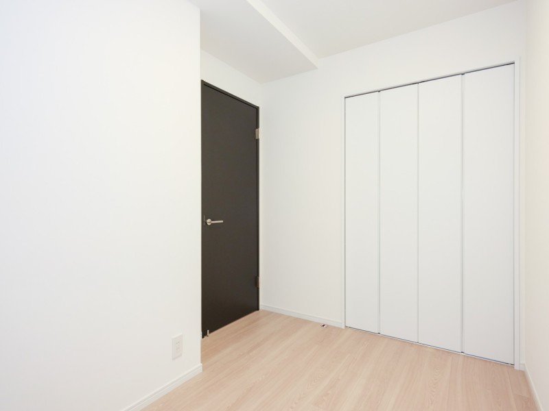 約3.9帖の洋室2はテレワークや読書、作業スペースにもぴったり。集中して過ごせるお部屋です。