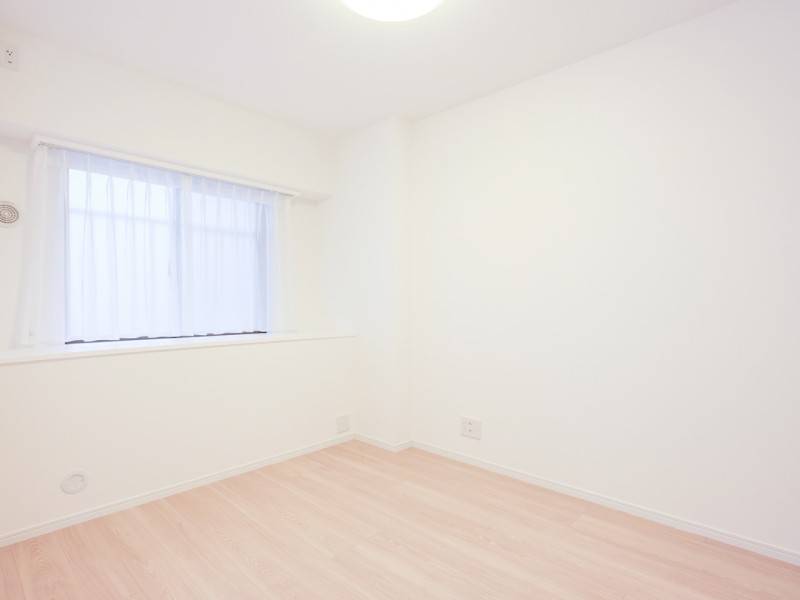 廊下からアクセスする洋室1はクローゼット付き。約5.3帖のプライベートルームです。