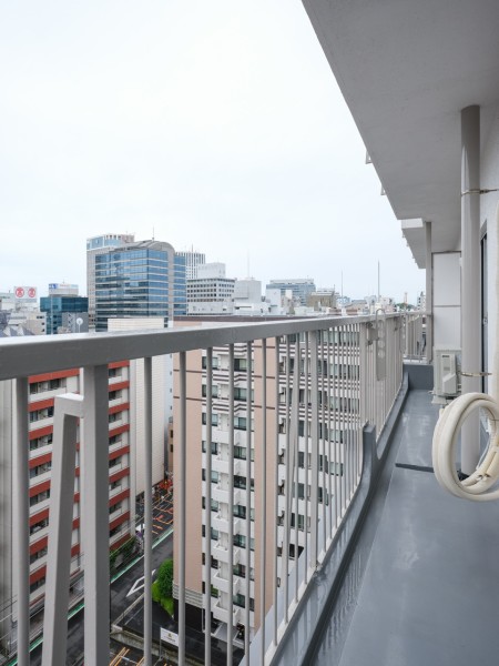 心地よい陽光を取り込み、空間をゆるやかに紡ぐバルコニーです。