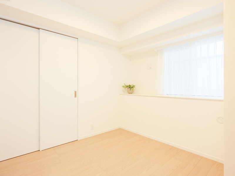 洋室2はリビングに隣接していない、プライベート性が高いお部屋です。ワークスペースや子供部屋としても活躍しそうです。