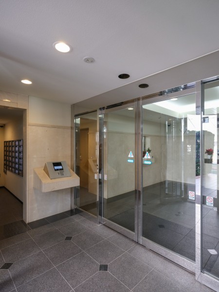 ◆オートロック◆居住者以外の侵入を拒み、不審者や不要なセールスを撃退することができます。安心感を得られるのも大きなポイントです。