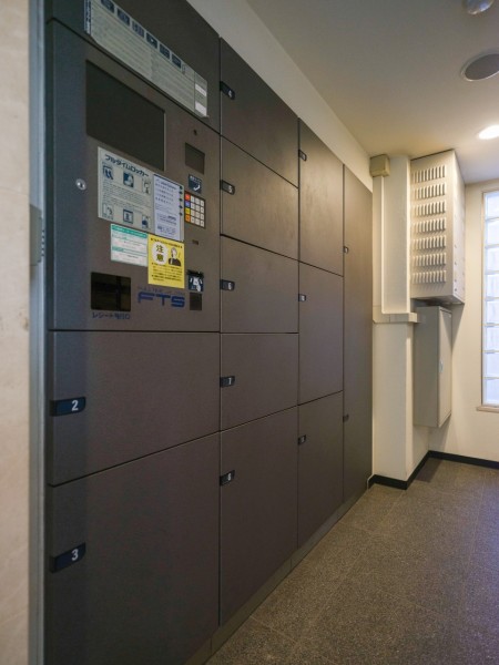 ◆宅配ボックス◆24時間いつでも荷物を受け取ることができるので、配達時間を気にせず過ごすことができます。対面での接触機会を最小限にでき、ウイルス対策の観点からも人気の設備です。