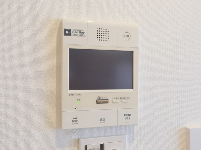 ◆TVモニター付インターホン◆訪ねてきた相手をモニター越しに確認でき、防犯対策に役立ちます。インターホン越しに話をすることが可能です。
